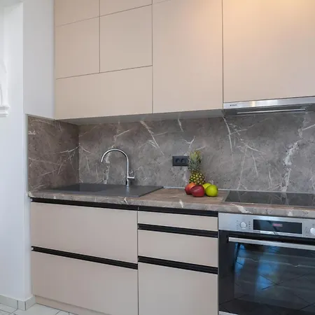 Swan Apartment *