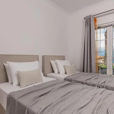 Swan Apartment *
