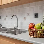 Swan Apartment *